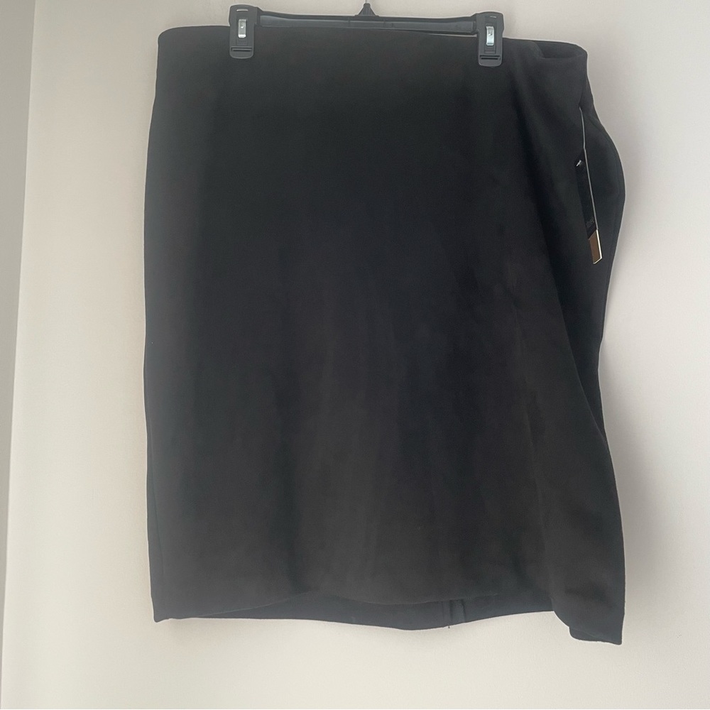 Maree Pour Toi Black Faux Suede Plus Size Skirt Size 22